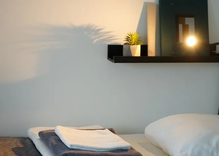 بيت شباب Tourist *